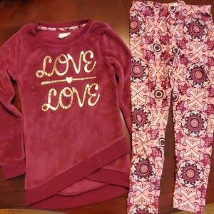 Girls sz M matching fleece top and leggings